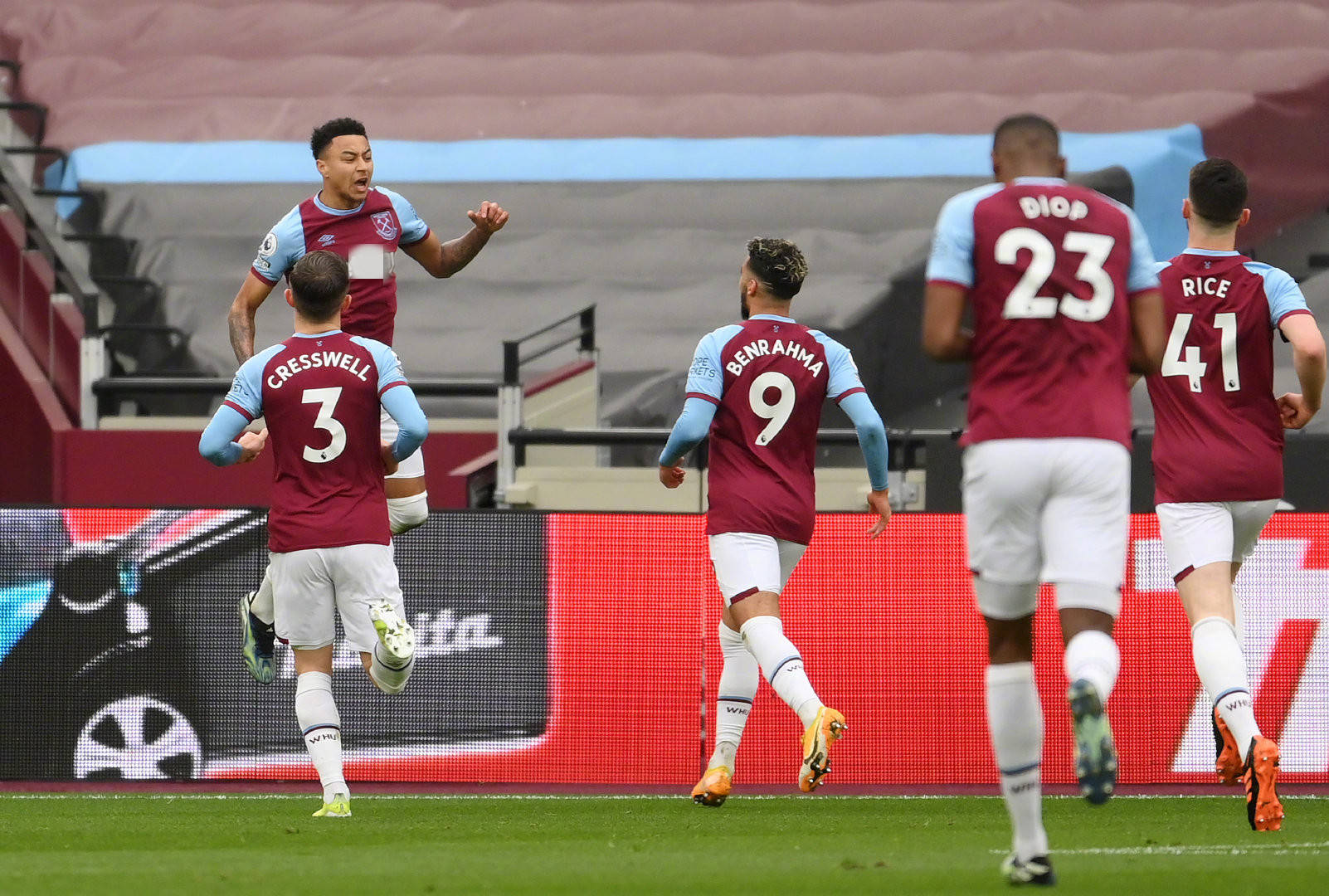 英超赛场上 英超赛场上